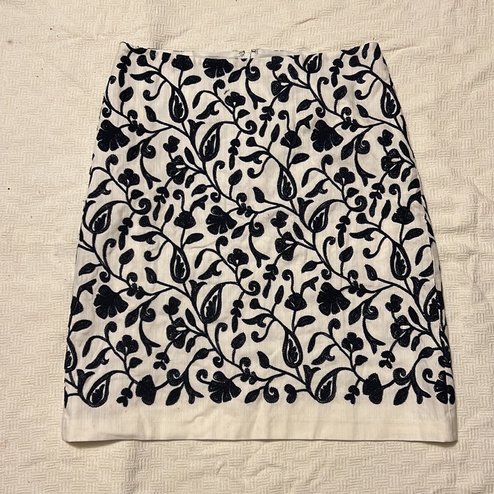 Talbots 6 skirt black white floral embroidered scroll / floral used